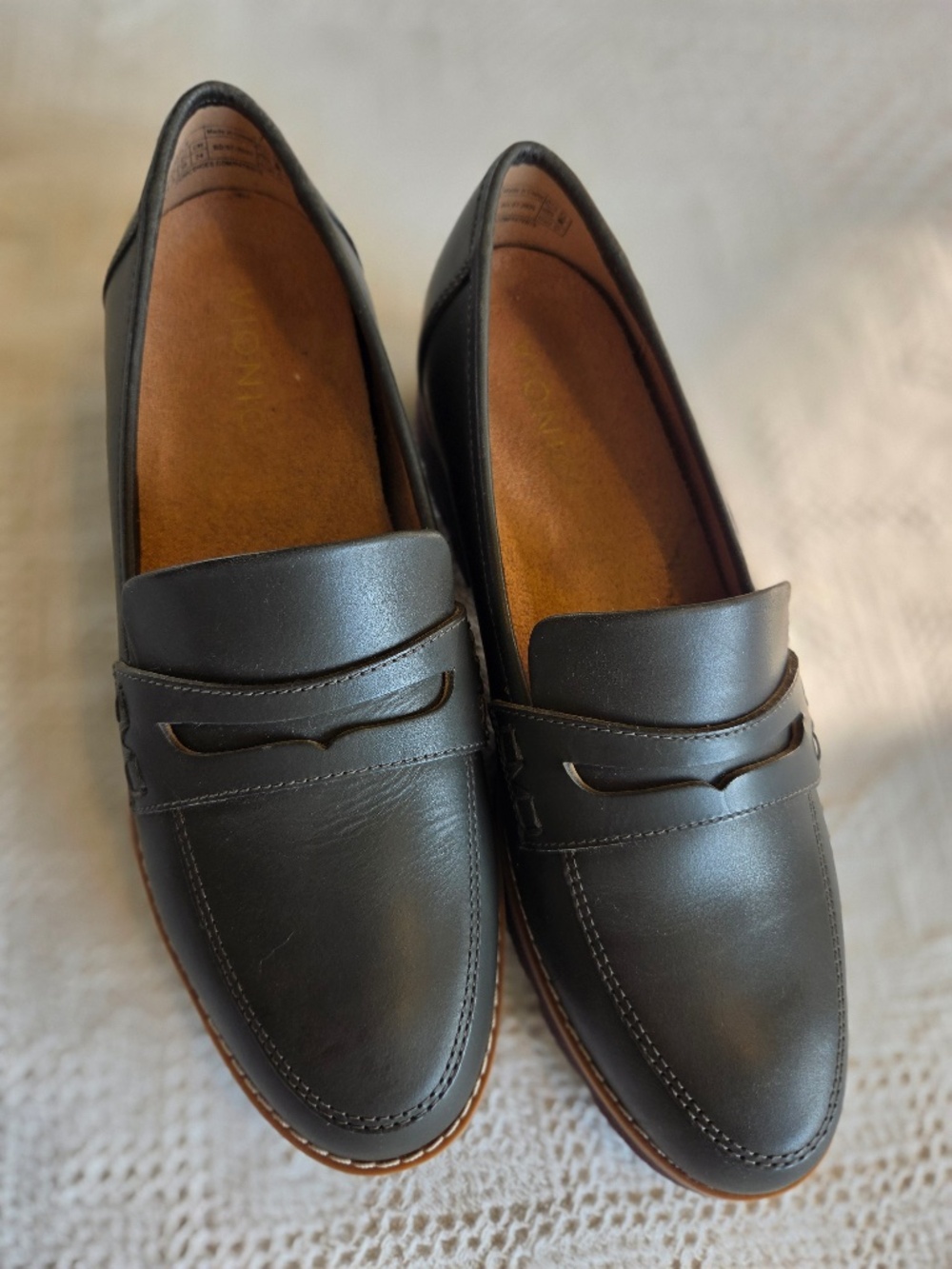 Vionic Penny loafers 7.5 leather taupe/grey slip on comfort lug sole
